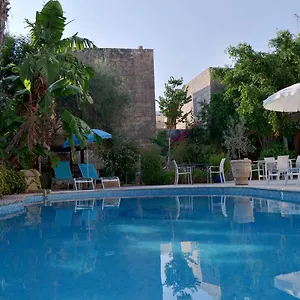 Village Knights Żebbuġ